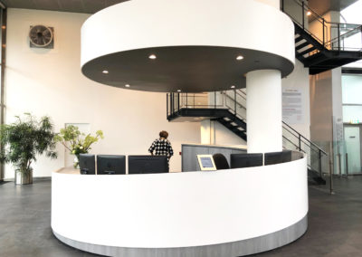 Balie L'Oreal voorkant